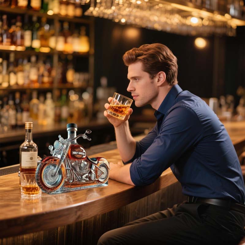 Kreativ motorsykkel-vinflaske av glass