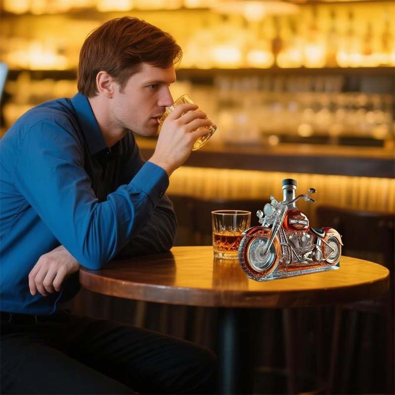 Kreativ motorsykkel-vinflaske av glass